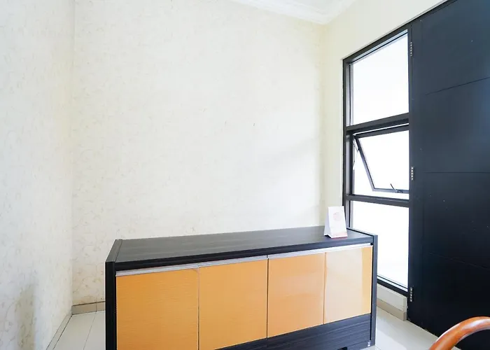 Oyo 1986 Airdas Surabaya